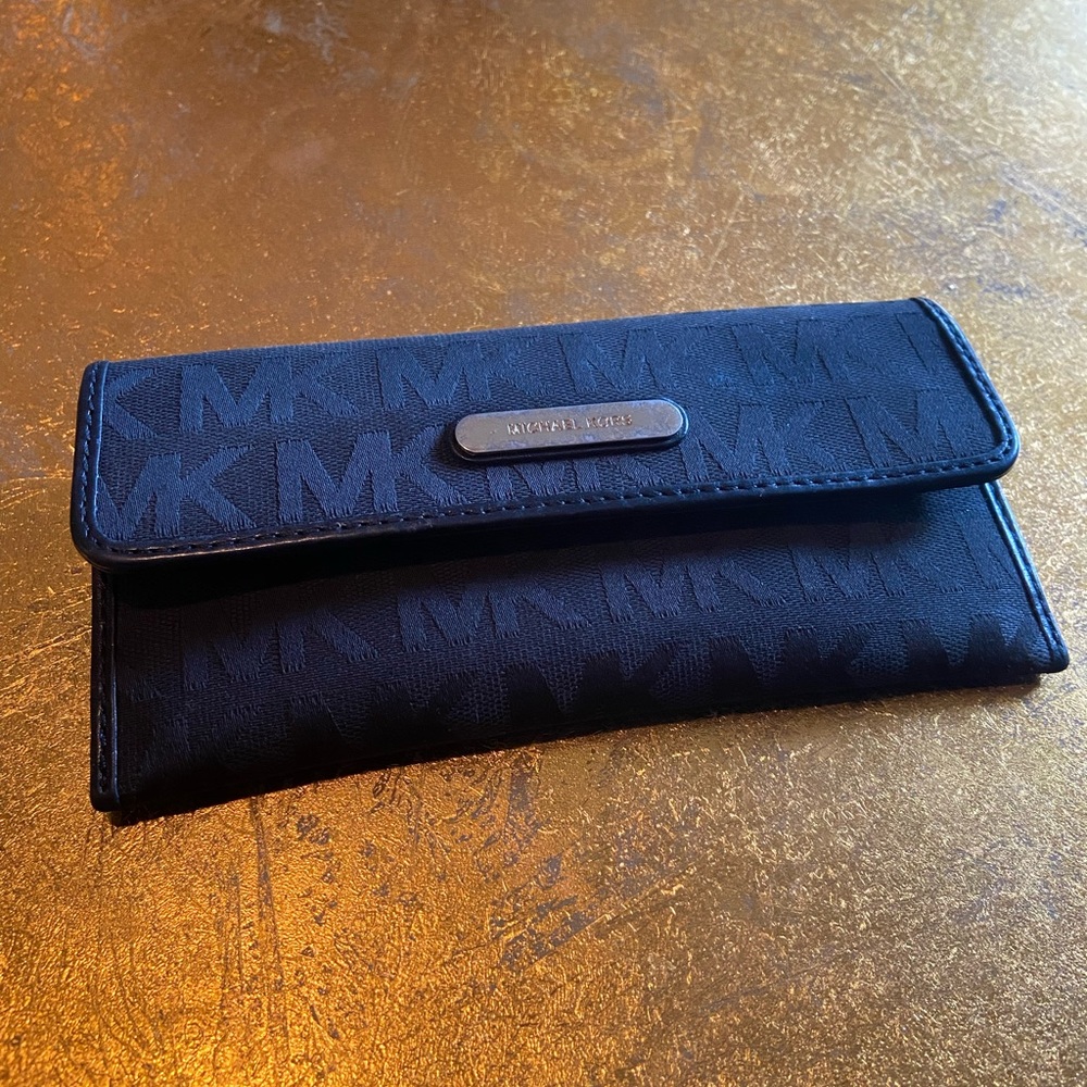 Michael Kors 4 card holder wallet w/zipper